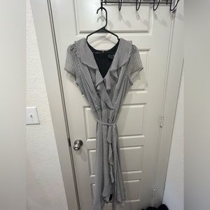 Gabby Skye Size 12 Black and white strip dress